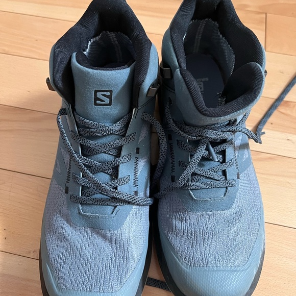 Like new- Women Solomon Outpulsr GTX Size 9 - Picture 3 of 9